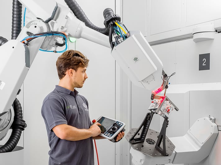 Placing a part in the machine for laser welding with a robot