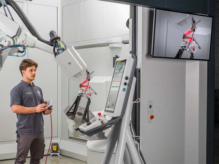 Triangulation of the laser focus position on the workpiece